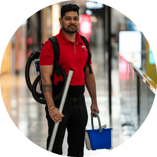 AMC CLeaner at shopping centre with equipement ready to clean all retail stores